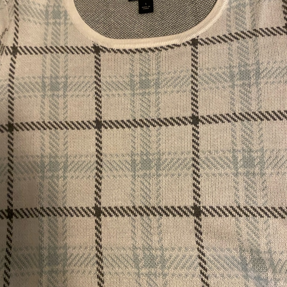 Beautiful lightweight sweater.